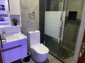 BEL APPARTEMENT À LOUER  Bel Appartement de 3 Chambres salon
3 toilettes dont 1sdb
Au 1er étage Avec Ascenseur 
Mermoz GARDIENNAGE H24
Toutes les pièces sont climatisées

NB : DÉPLACEMENT 2000 frs
