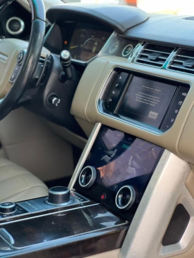 Range Rover vogue 2016 Range Rover vogue 
- Année 2016

- carburant diesel V6
- Boite automatique 
- climatisé 
- grand écran  tactile 
- Caméra de recul
- intérieur cuir kilométrage :93000km
- jantes allu
- Clé let’s go 
- full options 
- km 93000