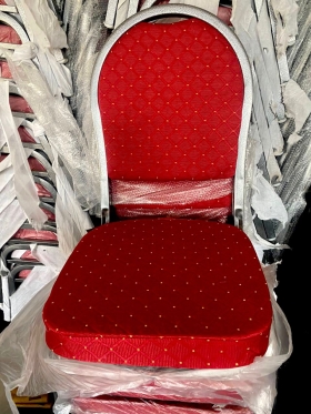 PROMO CHAISES VIP ROUGES 1ère QUALITE 05 Mes chers Clients, profitez de cette GRANDE PROMO sur la vente de chaises VIP 1ère Qualité :
- PRIX PROMO : 18.500 f /unité ;
- Prix Normal : 23.500 f /unité.