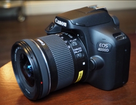 Canon EOS 4000d Je vends mon appareil photo dslr Canon EOS 4000d. Très maniable adéquat pour des photos et vidéos.