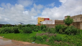 Terrain de 300 mètres carrés à vendre à Saly Sénégal Terrain de 300 mètres carrés à vendre à Saly Vélinguara
Quartier résidentiel
Types de papier : délibération
Zone calme
Accès facile
Eau et électricité disponibles
Saly centre à 10 minutes
Aéroport AIBD à 30 minutes
À 45 minutes de Dakar
Bon pour projet à usage d’habitation ou d’investissement immobilier
Prix: 15 000 000 de francs CFA soit 22 900 euros
