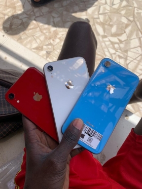 iPhone xr 64 go iPhone Xr venant, jamais utilisé au Sénégal. Vendu sur facture et garantie.