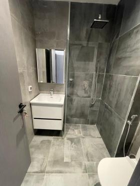 F4  3chambres et salon à louer dans un un quartier trés calme et securisé 
Et chaque chambre avec sa salle d