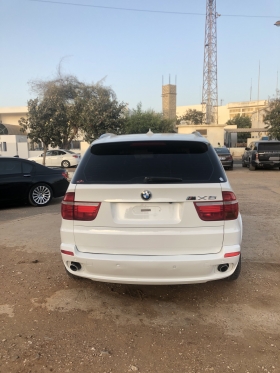 bmw x5 m pack  x5 gap, automatic interior cuir ,,toit ouvrant panoramic maron venant.....full options 
3.0 litre xdrive ...etc bonne opportinity  
essence
clim 0degree
radar recul sensor....cruise control...4wd 4roues motrices etc...
