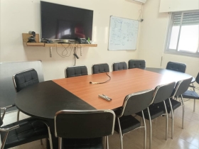 Table de réunion  Des tables de réunion pour bureau disponibles les prix varient selon les dimensions. 
Livraison et installation gratuit dans la ville de Dakar. 
Veuillez nous contacter pour plus d