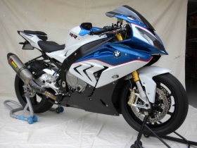 2016 bmw s 1000rr 2016 bmw s 1000rr available now at a moderate rate .
mileage is low and its in perfect condition with no accident or damage.
contact us for more information 
whatsapp... +971558571952