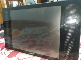 Télévision Jerry écran de 37/30 cm + baffles latérales
avec fonctionnalités :
hdmi
usb
av composite
port jack
+
télécommande
support mural

WhatsApp aussi