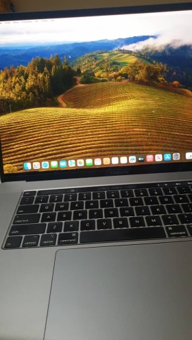 Mac book pro 2019 core i7 MacBook book Pro i7 2019 Ram 32go disque ssd 500go écran 16pouces 4k (3072×1920) Touche barre. Carte graphique Radeon Pro 5300M de 4go dédiée.