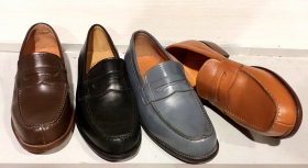Chaussures JAMES WESTON Laissez vous tenter par ces belles chaussures J.Weston en véritable cuir à prix très abordable. Disponible en couleur bleu,  noir , marron et tabac e