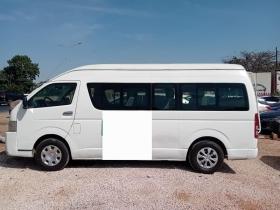 LOCATION DE MINI BUS TOYOTA HIACE INTÉRESSÉ, VEUILLEZ NOUS CONTACTER 
FICHE TECHNIQUE 
- Location avec chauffeur,
- Moteur Diesel, boîte manuelle 
- Carburant à la charge du client, 
- 14 places, 
- Véhicule en parfait état RAS.
PRIX : 90 000 Fcfa / jour à Dakar 
NB : En dehors de Dakar et en Régions, pour le prix demandez un devis.