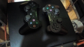 Playstation 3 slim PS3 SLIM
2manettes
Jeux : PES21, GTA, FIFA, Battlefield
Bonne console, très chic et en état normal