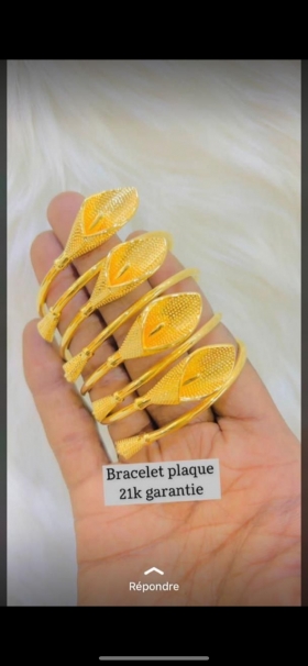 Bracelets plaque disponible 