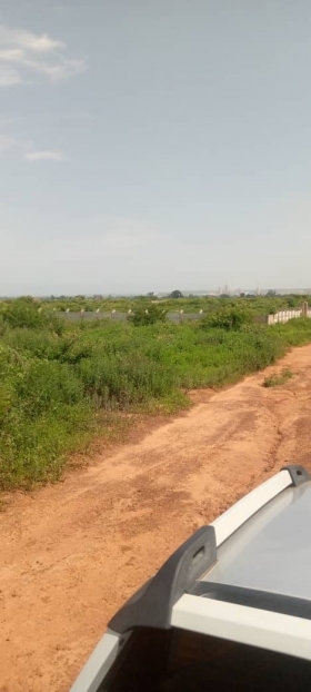 Terrain de 1 hectare délibération à vendre à Diass Un terrain de 1 hectare
Diass
Situé à 1 kilomètre de la cimenterie Sahel et à 2 kilomètres de la route nationale numéro 1
20 minutes de Dakar
10 minutes de l