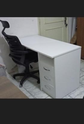 Table de bureau jh Nous vous offrons nos tables de bureau blanc à 100.000f.
Livraison et montage gratuit dans la ville de Dakar.
Contactez nous pour plus d