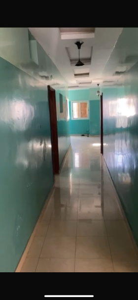 Appartement f5 à louer  Nous mettons en location un appartement composé de quatre chambres salon cuisine séjour avec trois toilettes dont deux internes,au niveau de Gor Almahdi au première très propre et accessible.