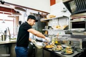 FAST FOOD Je suis à la recherche de travail comme CUISINIER dans un FAST FOOD ,je suis très motive ,rigoureux et ponctuel , je joins mes compétences,J