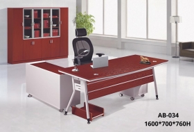 Table de bureau DG Des tables de bureau de ( 1m80,2m ,2m40 ) disponibles .
Les prix varient en fonction des modèles .
Livraison et montage gratuit dans la ville de Dakar .
N