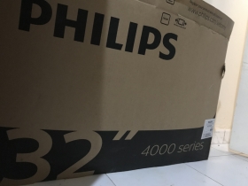 Tv led Philips  Je vends une TV Ecran plat Philips led de 32 pouces en parfait état. Acheté en novembre 2021 dernier, je m’en sépare pour 40000frcfa (non négociable). 776293807