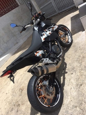 Moto KTM 690 SM 2016