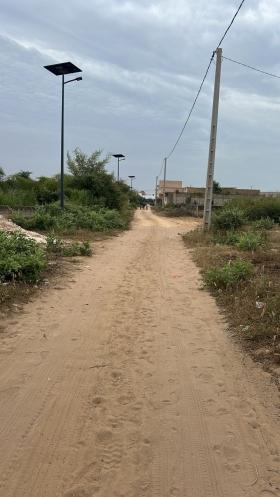 Terrain de 320 mètres carrés à vendre à Saly Sénégal Terrain de  320 mètres carrés à vendre à Saly
Carrefour Malicounda 2 extension
En angle de rue
À 100 mètres de la route de Saly Vélinguara sortie via la nationale
Eau et électricité disponibles
Quartier calme et résidentiel
Accès facile
 commerces et services à proximité
Péage Malicounda à 10 minutes
Centre de Saly à 7 minutes
Bon pour projet à usage d’habitation ou d’investissement immobilier
Prix : 17.000.000 de francs CFA soit 25.954
