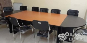 table de réunion / Des tables de réunion disponible .
Les prix varient en fonctions des dimensions .
Livraison et montage gratuit dans la ville de Dakar .

N