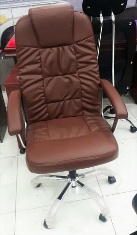CHAISE DE DIRECTION  Bjr, je vends des chaises de bureau toutes neuves, très solides importées des USA. Prix 85000 f. tel/whatsapp: 775657171