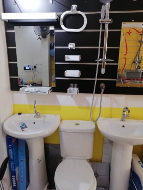 Ensemble de douche  les ensembles de douches sanitaire : chaise anglaise et lavabo et robinet