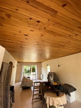 Faux plafond en bois  Faux plafond en bois de 1ere main et qualité superieure disponibles chez inovmeuble  a des prix compétitifs. A partir de 13 000m²
Le prix varie selon la dimension 

N