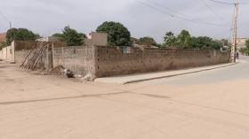 Terrain de 500 mètres carrés à vendre à Saly Sénégal Terrain de 500 mètres carrés à vendre à Saly Bambara 
En angle de rue
Type de papier : délibération
Zone calme
Accès facile
Mbour centre à 6 minutes en voiture
Aéroport AIBD à 30 minutes
À 45 minutes de Dakar
Bon pour projet à usage d’habitation ou d’investissement immobilier
Prix : 25.000.000 de francs CFA soit 38.168 euros
