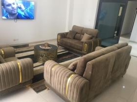 Appartement meublé au Point E Appartement meublé au Point E Dakar à louer de type F4 (3 chambres + salon + cuisine). 
L’immeuble contient une salle de sport + piscine + groupe électrogène. 
Prix par jour est de 100.000 fcfa, soit 3 millions fcfa le moi
Nb : l’électricité est à la charge du client. 