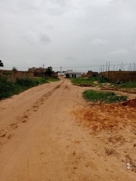 Terrain de 500 mètres carrés à vendre à Mbour Sénégal Terrain de 500 mètres carrés à vendre à Mbour
Quartier: Madinatoul Salam, Keur Cheikh Béthio
En angle de rue 
Type de Papier : délibération
Eau et électricité disponible
Zone calme
Accès facile
Commerces et services à proximité
Aéroport AIBD à 30 minutes
Dakar à 45 minutes
Bon pour projet à usage d’habitation ou d’investissement immobilier
Prix : 16.000.000 de francs CFA soit 24 427 euros
