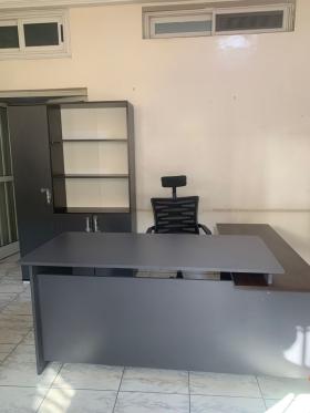 Tables de bureaux ng Des tables de bureau Direction, Ministre ,Assistant et Secrétaire disponible chez Top Produits et Services .
Les prix varient en fonction des dimensions .
Livraison et montage gratuit dans la ville de Dakar
Contactez-nous pour en savoir plus.