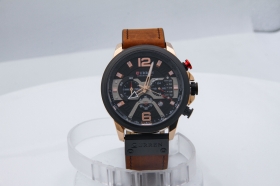 Montre pour homme avec bracelet en cuir montre pour homme a quartz avec un bracelet en cuir. une montre de qualité supérieur et agréable a porter.