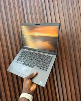 Ordinateur Dell latitude 8th génération 5400
Performance et Fiabilité pour les Professionnels
Offrez-vous un ordinateur portable puissant et polyvalent, idéal pour les professionnels exigeants. Le Dell Latitude 5400 allie performance, durabilité et élégance pour vous accompagner dans toutes vos activités, que ce soit au bureau ou en déplacement.
Caractéristiques techniques :
▪️ 