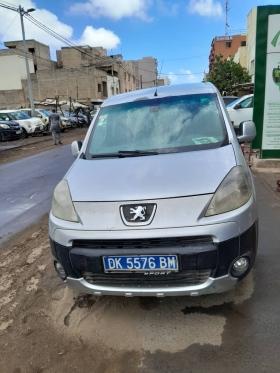 Citroen Berlingo 2011 *WANTER RANG MOUY GAW!! PROMO GAMOU!!*
Peugeot Berlingo 2011 Tres Propre
*Annee: 2011/ Climatisée/ diesel manuel/ 7 places d