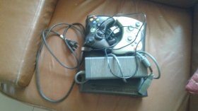 Xbox 360 fat Bonjour je vends ma xbox 360 fatt avec deux manettes deux chargeurs et deux boitiers rechargeable