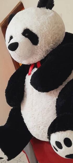 Enorme Peluche Panda XXXL  
Enorme et Belle Peluche Panda XXXL pour impressionner le toucher le Cœur de la personne à qui elle sera destinée.C