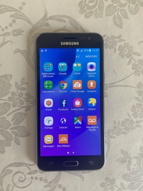 Samsung galaxy j3 Je vends mon téléphone Samsung j3 2016
quasi neuf tout fonctionne nickel pas de
problème peut prendre une carte mémoire
allant jusqu