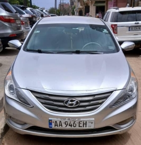 Hyundai SONATA 2012 *WANTER RANG MOUY GAW!! PROMO MAGAL!!*
HYUNDAI SONATA 2013 Tres Propre
*Plaque Recente/ Annee: 2013/ Climatisée/Automatique essence/ _4CYLINDRE 2.0/ 140.000km/ Full options : intérieur cuir  , caméra de recule/ En Excellent Etat*
*- PriX Kheweul: 3.900.000*
*- CONTACT APPEL OU WHATSAPP:
78 271 82 78
*- Visible a La Medina*