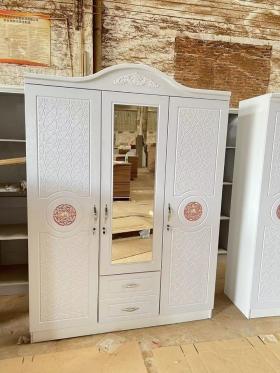 Armoire kj Armoire 3 et 4 battants disponibles pour ranger votre linge.
La livraison est gratuite ainsi que le montage.

Contactez nous dès maintenant.