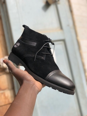 Chaussures pour homme  Chaussures originales pour homme pointure de 40 à 45 livraison possible à Dakar 2000f