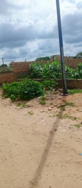 Terrain de 250 mètres carrés à vendre à Diamaguene, Sénégal 
Terrain de 250 mètres carrés à vendre à  diamaguene derrière boulangerie thioubou
Type de papier : bail
Zone calme
Accès facile
Eau et électricité disponibles
Commerces et services à proximité
Bon pour projet à usage d’habitation ou d’investissement immobilier
Prix: 7 500 000 de francs CFA soit 11 450 euros

