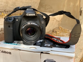Canon 60d avec un objectif 50mm f1/8 Appareil propre 1mois utilisation seulement 