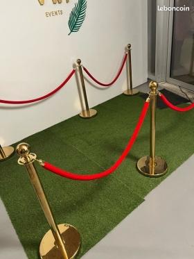 TAPIS ROUGE ET POTELETS A LOUER 