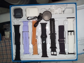 Combinaison montre connecté watch ; airpods ; chargeur et 7 bracelets Combinaison montre connecté watch ; airpods ; chargeur et 7 bracelets
