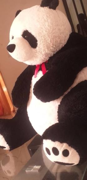 Enorme Peluche Panda XXXL  
Enorme et Belle Peluche Panda XXXL pour impressionner le toucher le Cœur de la personne à qui elle sera destinée.C