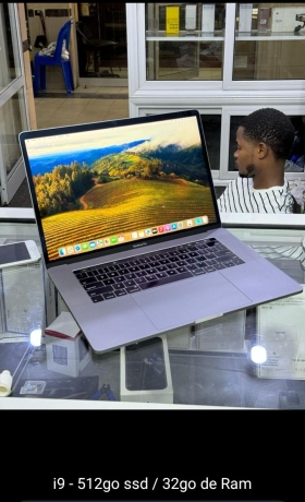 MacBook Air 2020 Core i3 SSD 256 gb / 8 gb Ram 13 pouces. Facture plus Garantie. Livraison 2000 