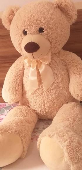 Nounours Geant Beige Belle et adorable peluche ours  géante pour faire plaisir à votre enfant,ami(e) ou cheri(e).l’avantage de cette grande peluche,c’est qu’elle pourra être offerte en cadeau à tous.un enfant sera surpris de recevoir un si voir plus grand que lui,que ce soit un garçon ou une fille.elle pourra aussi faire la joie des adultes pour décorer la chambre.
pour les adolescents,ils adoreront cette peluche géante,car ce sera un compagnon pour se détendre et pour se reposer.ce sera un coussin et un oreiller idéal pour une parfaite détente.alors n