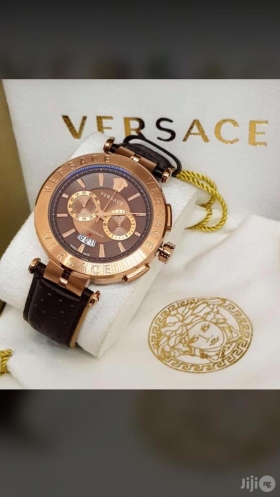 Montre Versace chronographe Des montres hommes VERSACE chronographes bracelet cuir marron
assez chics 
stock limité 
livraison possible partout sur dakar