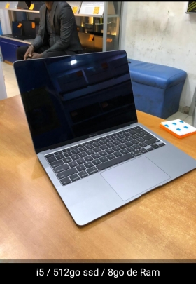 MacBook air 2020 Core i5 
RAM 8 go 
Disque dur SSD 512. 
13 pouces.
Facture plus garantie.
 Livraison à 2000 fcfa.